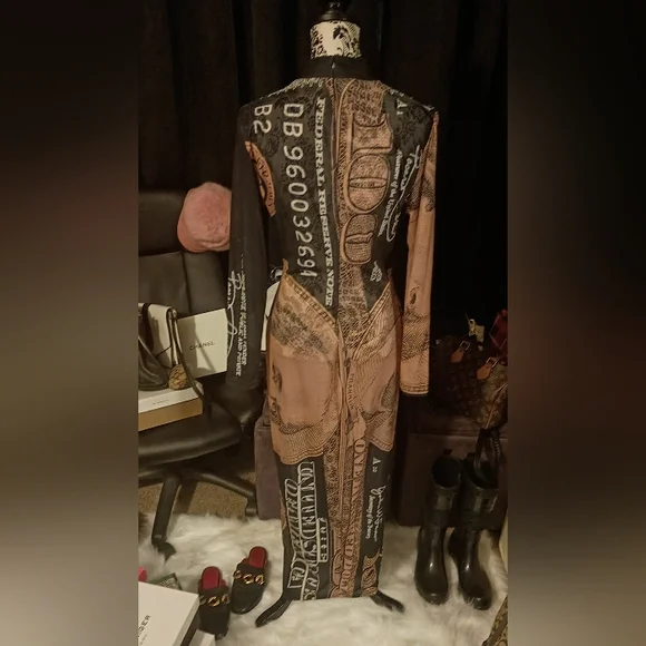 Long-Sleeve Graphic Print Maxi Dress in Black and Brown - Picture 2 of 3